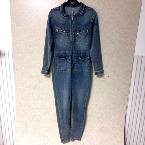 FREE PEOPLE MEDIUM WOMENS LENNOX JUMPSUIT COVERALLS BLUE DENIM ZIPPERS BOHO JEAN - Picture 1 of 11